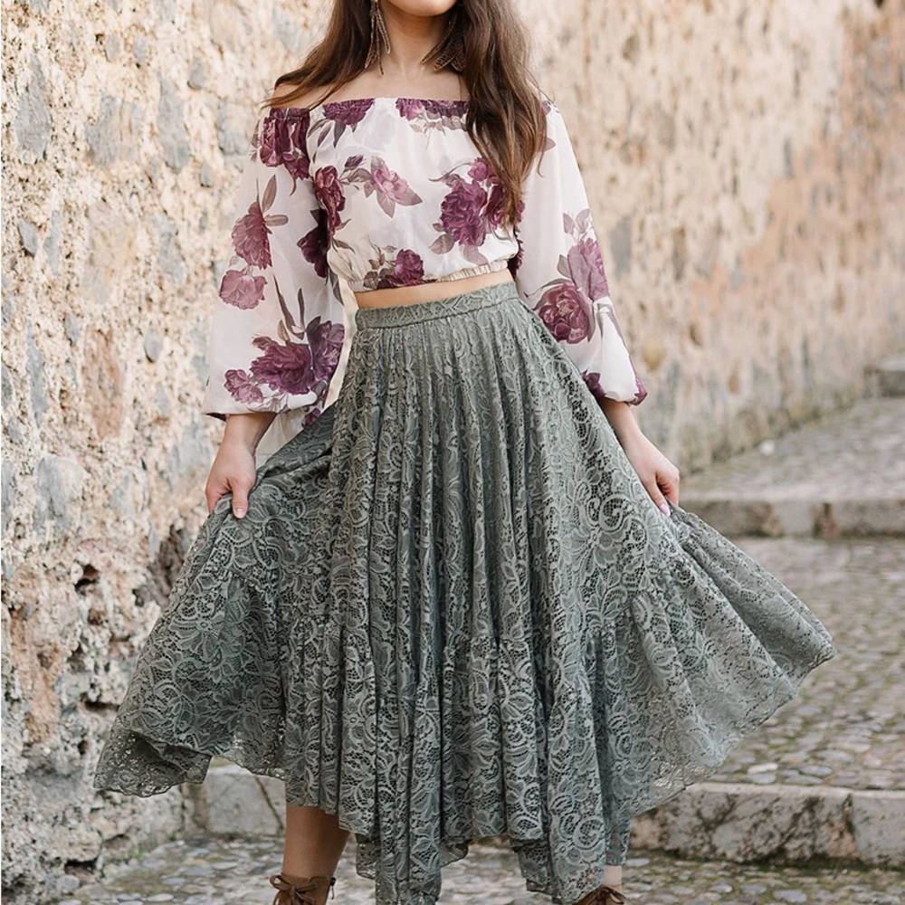 Elegant Green Lace Skirt XXS